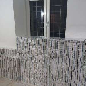 Doi ucraineni depistaţi cu 7.500 pachete țigări la granița de nord