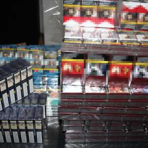 Peste 17.300 de țigarete descoperite ascunse în două mijloace de transport