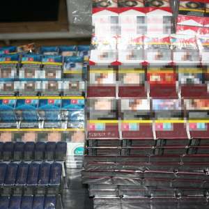 Peste 17.300 de țigarete descoperite ascunse în două mijloace de transport