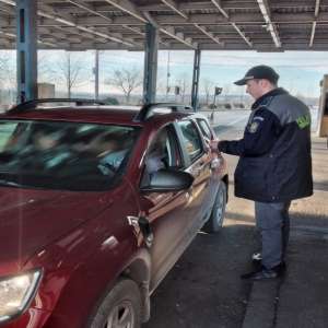 Dublură a unui permis de conducere valabil, descoperită la controlul de frontieră