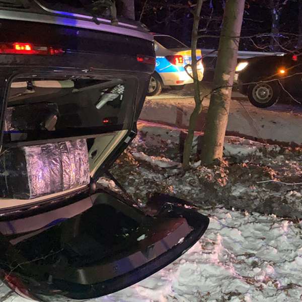 Un maramureșean s-a răsturnat cu autoturismul în care transporta peste 12.000 pachete cu țigări