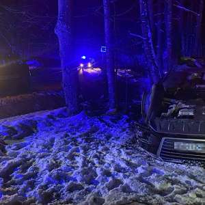 Un maramureșean s-a răsturnat cu autoturismul în care transporta peste 12.000 pachete cu țigări