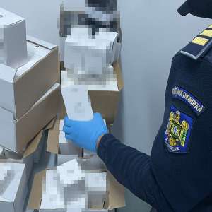 Peste 1.800 de bunuri contrafăcute, achiziționate din Turcia,  descoperite în trei autocare la P.T.F. Giurgiu