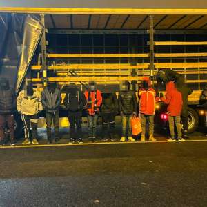 27 de migranţi ascunși într-un TIR, depistați de polițiștii de frontieră din vestul ţării