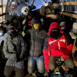27 de migranţi ascunși într-un TIR, depistați de polițiștii de frontieră din vestul ţării