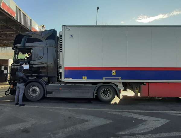 Conduceau ansambluri rutiere, fără să aibă acest drept