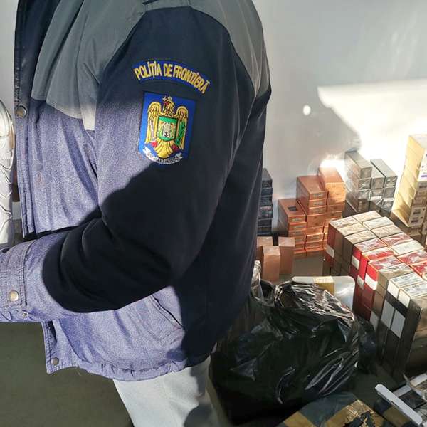 Parfumuri și articole de încălțăminte contrafăcute, descoperite de polițiștii de frontieră giurgiuveni
