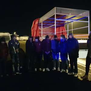 38 de cetăţeni străini depistați în timp ce intenționau să treacă ilegal granița cu Ungaria