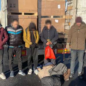 38 de cetăţeni străini depistați în timp ce intenționau să treacă ilegal granița cu Ungaria