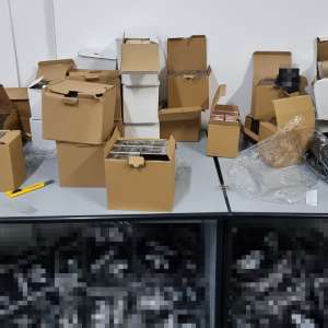 Peste 2.300 de bunuri contrafăcute, achiziționate din Turcia,  descoperite de polițiștii de frontieră giurgiuveni