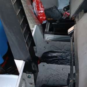 Peste 5.400 de țigarete descoperite ascunse în două mijloace de transport