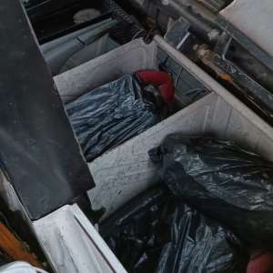 Peste 5.400 de țigarete descoperite ascunse în două mijloace de transport