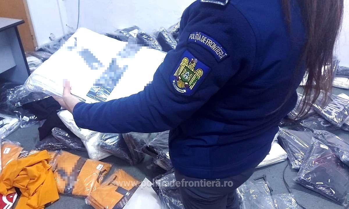 Bunuri contrafăcute, achiziționate din Istanbul,  descoperite în  două autocare la P.T.F. Giurgiu