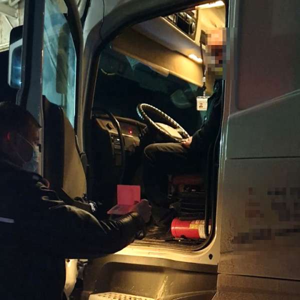 A testat vigilenţa poliţiştilor de frontieră la volanul unui camion radiat din circulaţie