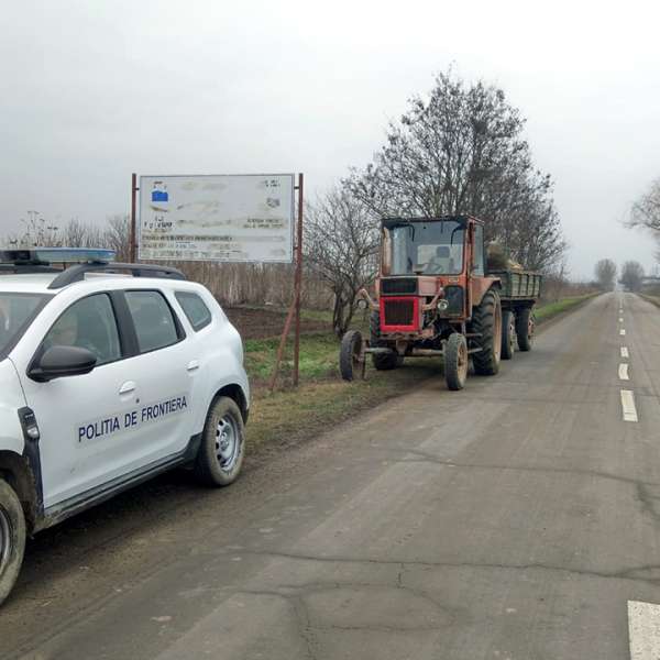 Brăilean cu permis de conducere anulat,depistat conducând un tractor cu remorcă neînmatriculată