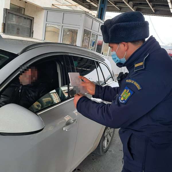 Permis de şedere în Italia fals, descoperit la controlul de frontieră