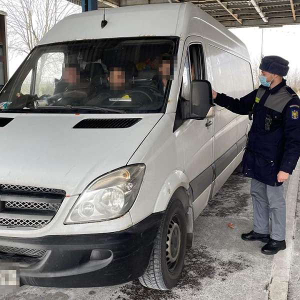 La volan, deşi avea dreptul de a conduce suspendat