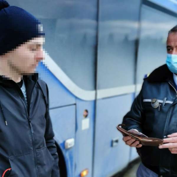 Documentele false cumpărate cu sute de euro i-au adus un dosar penal