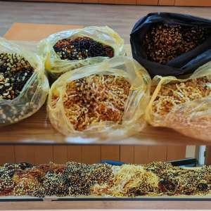 Peste 27 kg de chihlimbar ascunse în roata de rezervă, în portierele şi în bordul unui autoturism al unui cetăţean turc