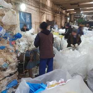 Percheziții domiciliare efectuate în trei județe pe linia importului de deșeuri