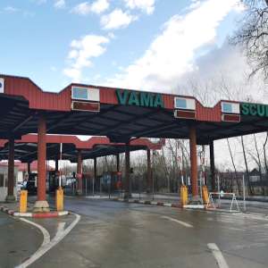 A încercat să iasă din ţară cu un autoturism radiat din circulaţie