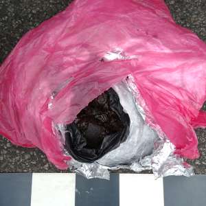 81 kg opiu descoperite ascunse deasupra cabinei unui autocamion, la PTF Calafat