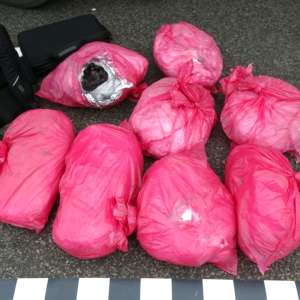 81 kg opiu descoperite ascunse deasupra cabinei unui autocamion, la PTF Calafat