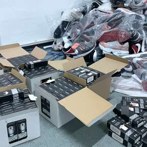 Bunuri susceptibile a fi contrafăcute, estimate la 232.000 lei, descoperite în PTF Giurgiu