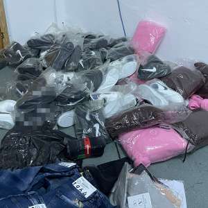 Bunuri susceptibile a fi contrafăcute, estimate la 232.000 lei, descoperite în PTF Giurgiu