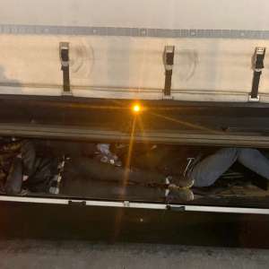 Doisprezece irakieni şi sirieni depistaţi ascunși într-un automarfar la P.T.F. Nădlac II