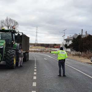Gălățean fără permis de conducere, epistat conducând un ansamblu rutier