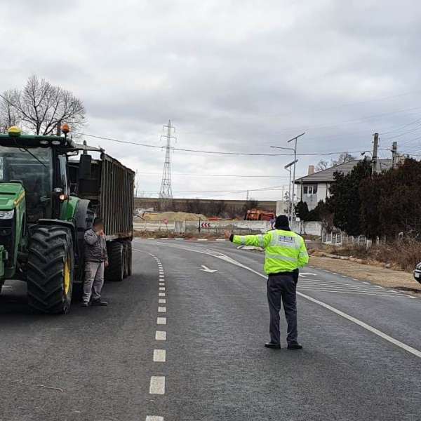 Gălățean fără permis de conducere, epistat conducând un ansamblu rutier