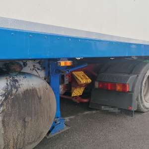 Semiremorci cu rezervoare artizanale, pline cu motorină, confiscate în PTF Halmeu