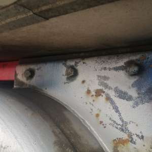 Semiremorci cu rezervoare artizanale, pline cu motorină, confiscate în PTF Halmeu