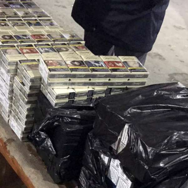 Țigarete în valoare de 15.000 de lei, ascunse într-un microbuz, descoperite la PTF Giurgiu