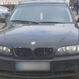 Doi bărbaţi depistaţi în timp ce furau cablu de comunicaţii