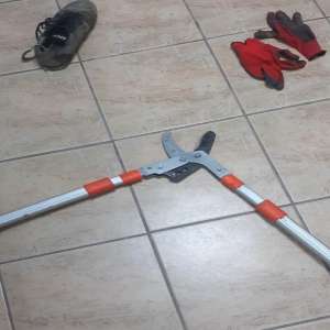 Doi bărbaţi depistaţi în timp ce furau cablu de comunicaţii