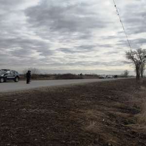 Doi bărbaţi depistaţi în timp ce furau cablu de comunicaţii