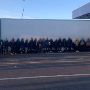 Treizeci și șapte de cetățeni străini depistaţi ascunși într-un automarfar la P.T.F. Nădlac II