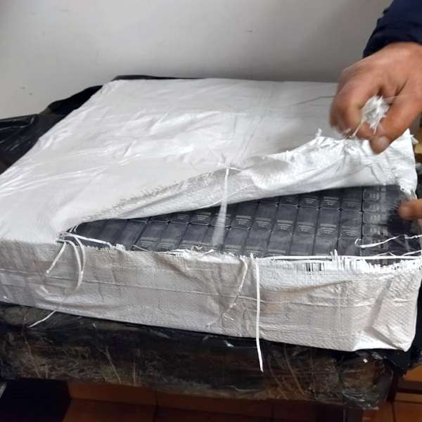 14.000 de țigarete descoperite ascunse în două mijloace de transport