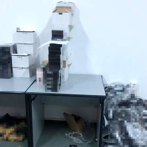 Mii de bunuri contrafăcute, estimate la 460.000 lei ,  descoperite în nouă autocare la PTF Giurgiu