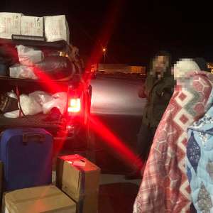 Cinci migranţi ascunşi în portbagaj sau printre marfa transportată, depistaţi la Giurgiu