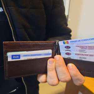Trei permise de conducere false descoperite asupra unui cetățean din Republica Moldova