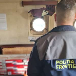 Țigări de proveniență duty free, nedeclarate, descoperite de polițiștii de frontieră în portul Constanța