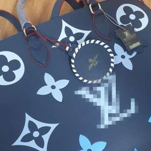 Genți contrafăcute, ascunse într-un autocamion,  descoperite la P.T.F. Bechet