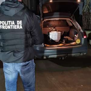 Țigări de contrabandă transportate cu drona
