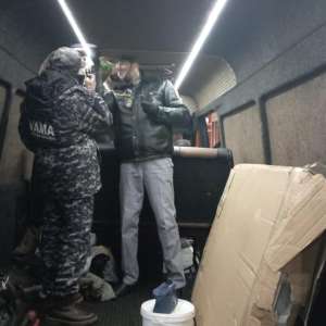 Ţigări ascunse în microbuzul unui ucrainean, descoperite în P.T.F. Halmeu