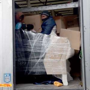 Cetăţeni din Bangladesh, ascunşi într-un TIR cu mobila, depistaţi la PTF Borş