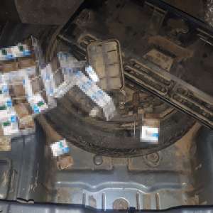 Ţigarete de contrabandă transportate cu mopedul ori disimulate în plafonul unui autoturism