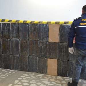 330.000 de țigarete de contrabandă, în valoare de 165.000 de lei, confiscate de poliţiştii de frontieră ieşeni